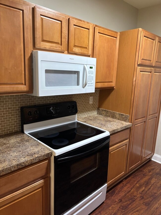 Building Photo - 3-Bedroom, 2-Bedroom Condo