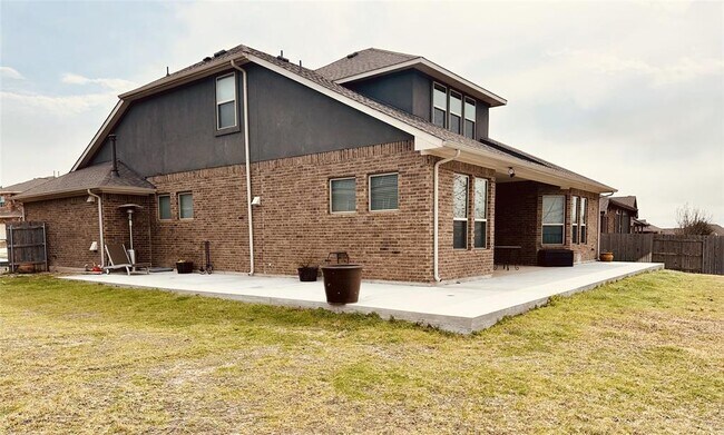 Building Photo - 409 Betony Lp