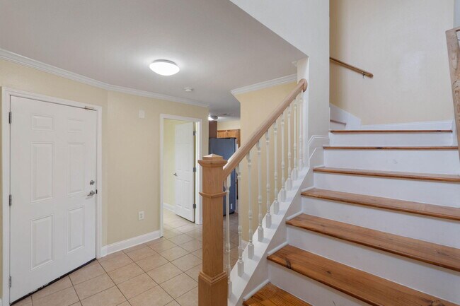 Building Photo - 747 Majestic Dr