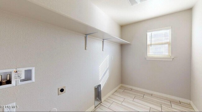 Building Photo - 14925 Pebble Hills Blvd