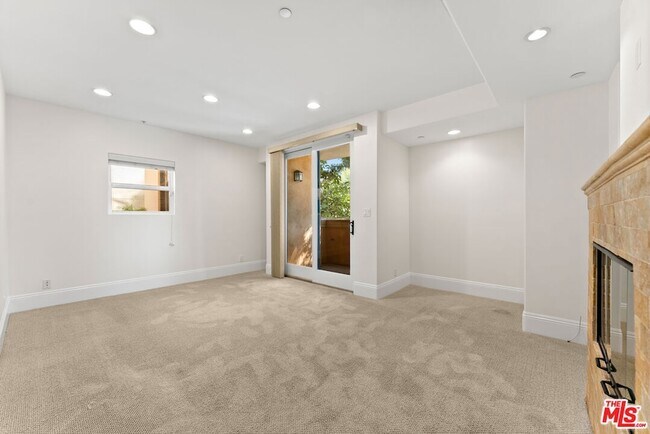 Building Photo - 16123 Sunset Blvd