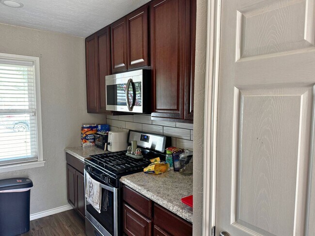 Building Photo - 4 bedrooms in Southwest Wichita Falls For Lease!