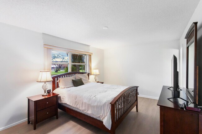 Building Photo - 20 Abbey Ln