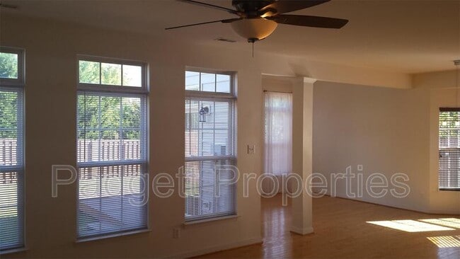 Building Photo - 4321 Meredith Creek Dr