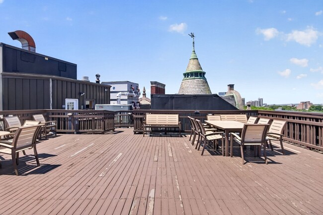 Building Photo - 4 Charlesgate E
