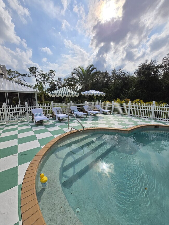 Building Photo - 15100 Sweetwater Ct