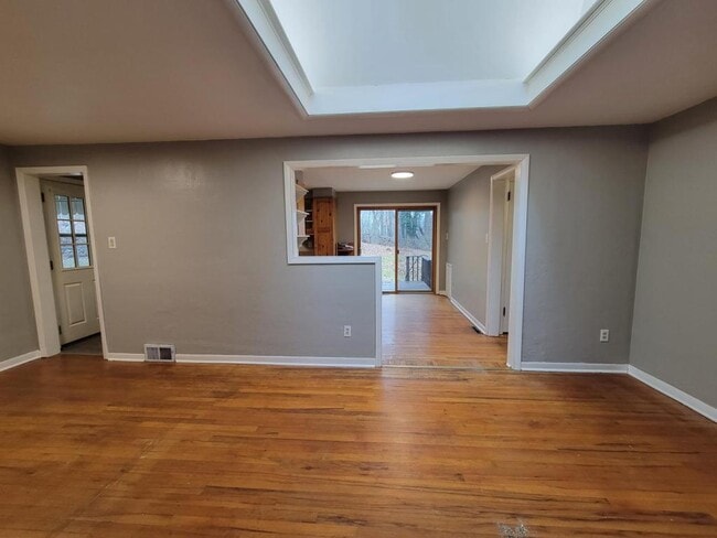 Building Photo - 137 Rosemont Dr