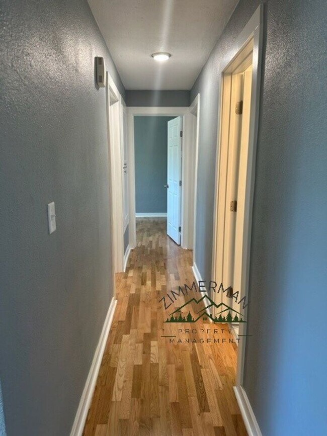 Building Photo - Fully remodeled 3-bedroom 1 bath home!
