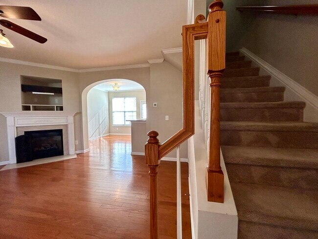 Building Photo - 1121 Drummond Ln