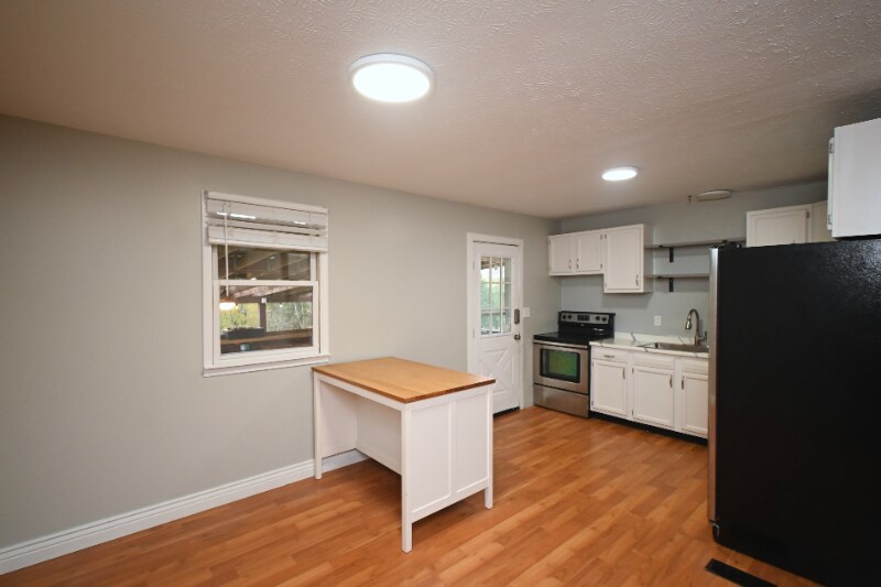 Building Photo - 615 Concord Rd