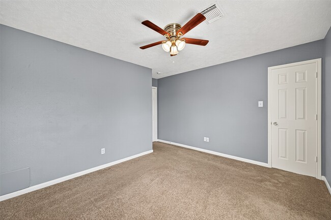 Building Photo - 4806 Sunshine Dr