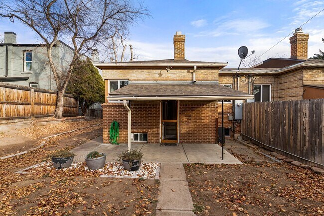 Building Photo - Charming Townhome in West Highlands!