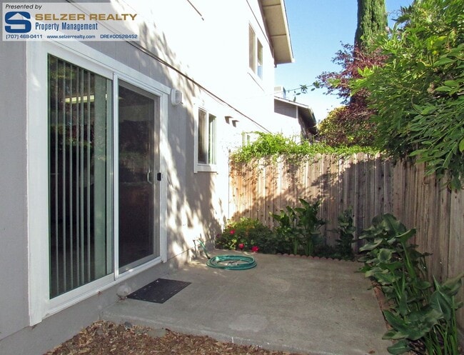 Building Photo - Fully equipped 2 bd. condo in a super conv...