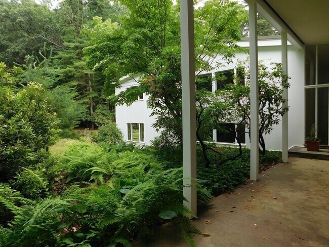 Building Photo - 60 Shaw Dr