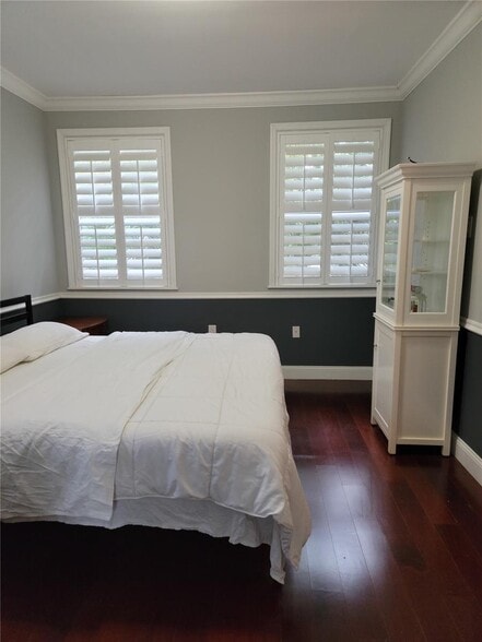 Building Photo - 486 SW 5th St