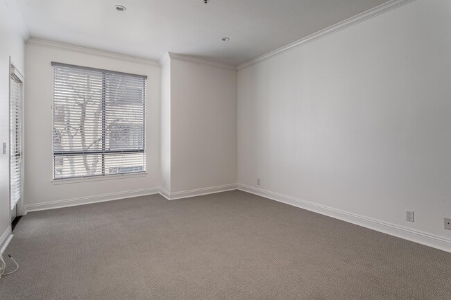 Building Photo - 5865 Friars Rd
