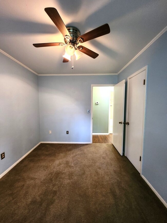 Building Photo - Charming 3 bedroom house for rent in NE Tallahassee, 1 car garage, private back yard, move in ear...