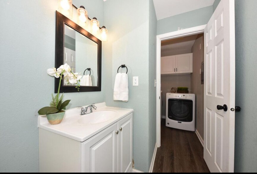 Building Photo - N115W17113 Armada Dr