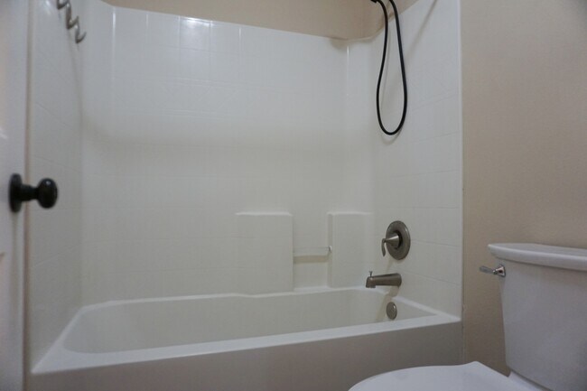 Building Photo - 141 Bronze Cir