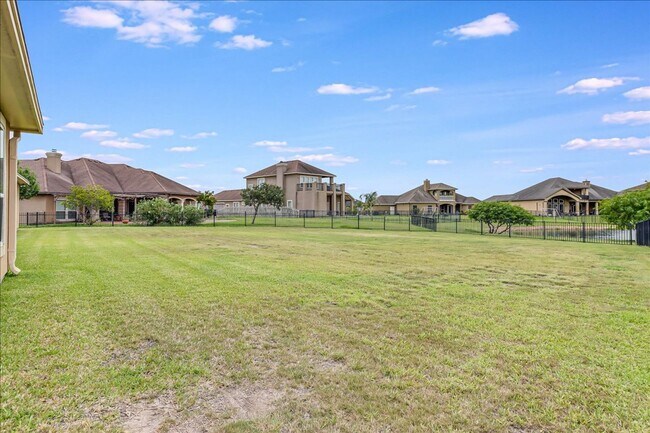 Building Photo - 6241 Lago Vista Dr