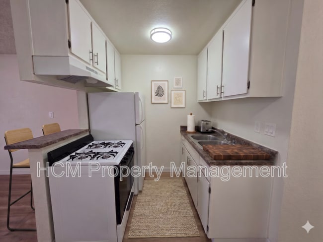 Building Photo - 9216 Van Nuys Blvd