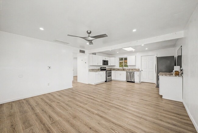 Building Photo - 2309 N Columbus Blvd