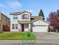 Building Photo - **Spacious 4-Bedroom, 2.5-Bath Home with L...