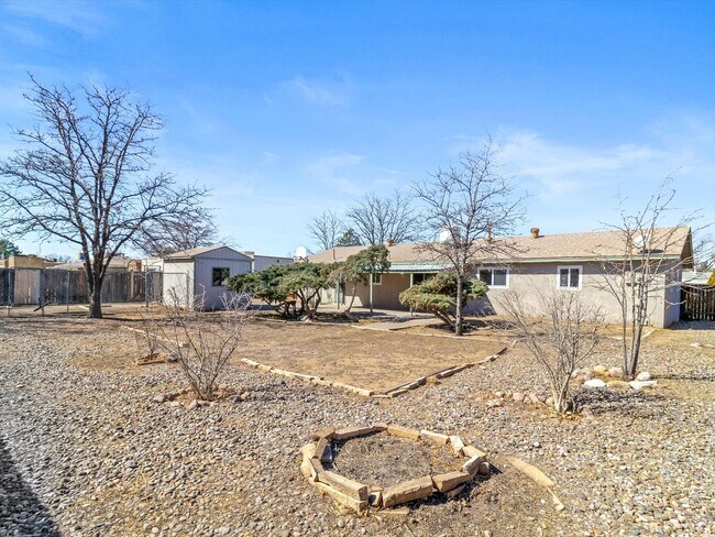 Building Photo - Spacious 4-Bed, 2-Bath Home | Large Backyard| Quick Access to Highway 528 and Other Routes| Pre-L...