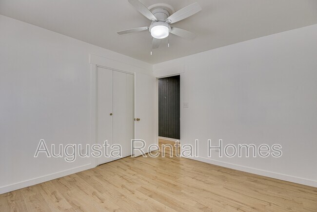 Building Photo - 3137 Edinburgh Dr