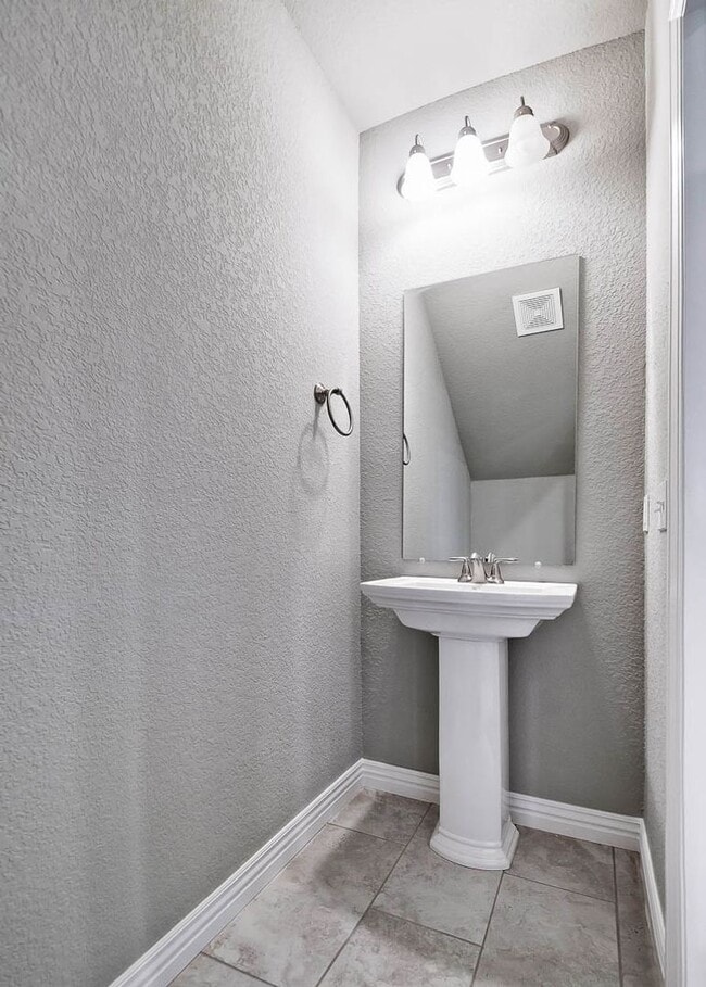 Building Photo - 3 Bed 2 1/2 Bath House For Lease - Lowell, AR