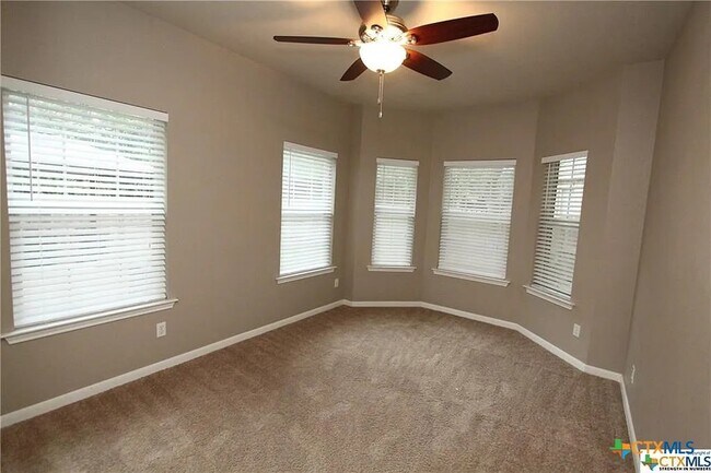 Building Photo - 2614 Fairwood Dr