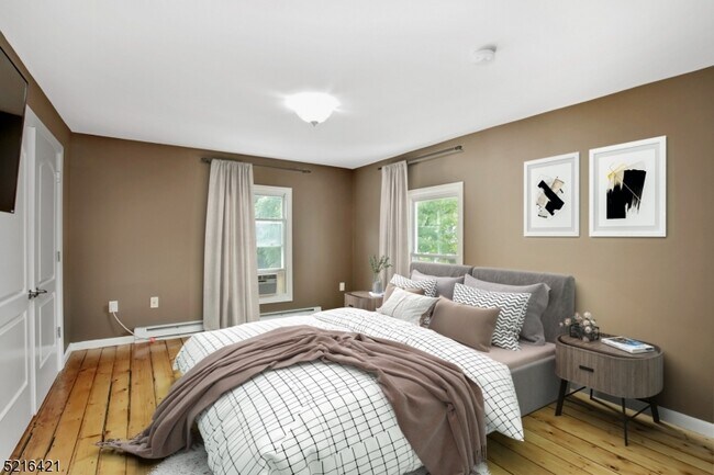 Building Photo - 117 Main St