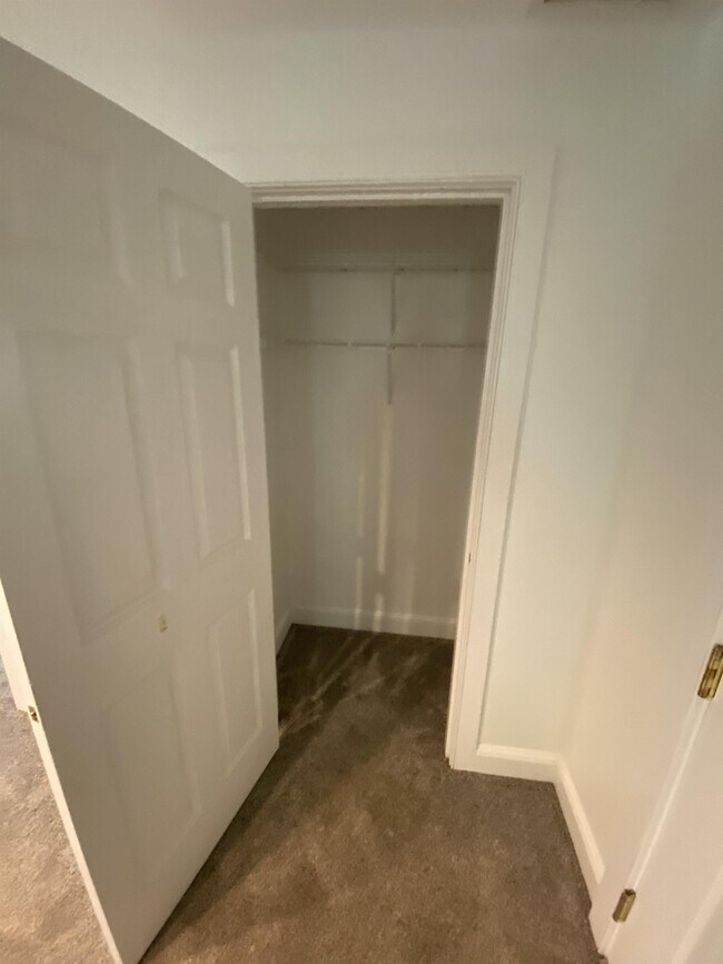 Building Photo - 49 Springbrook Dr