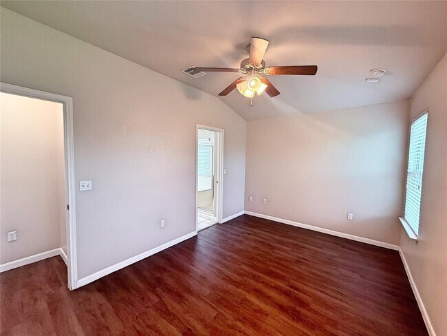 Building Photo - 545 Goddard