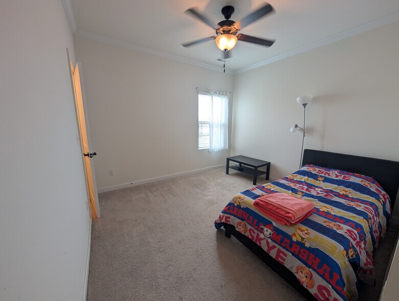 Building Photo - Room in House on Rupell Dr