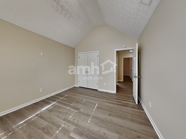 Building Photo - 705 Compton Ln