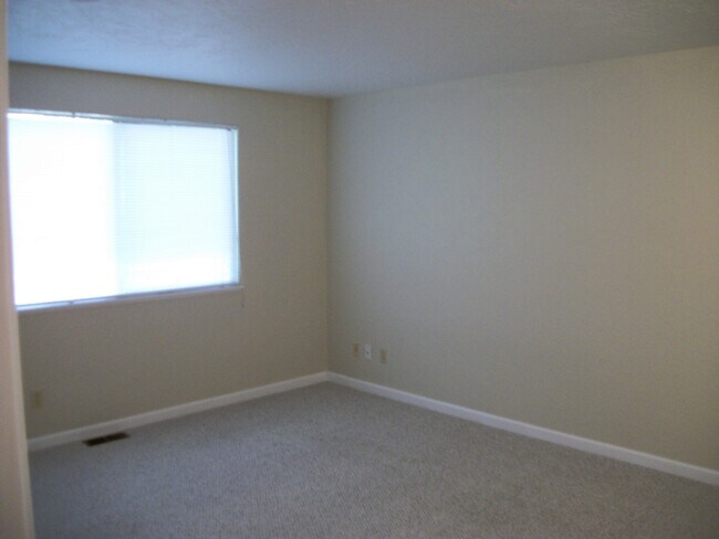 Building Photo - Tracyton Home! 2 Bedrooms with Large Fenced Yard
