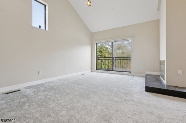 Building Photo - 5 Millay Ct