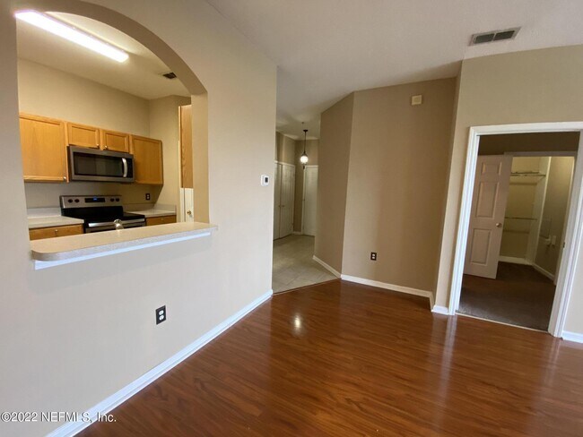 Building Photo - 7990 Baymeadows Rd