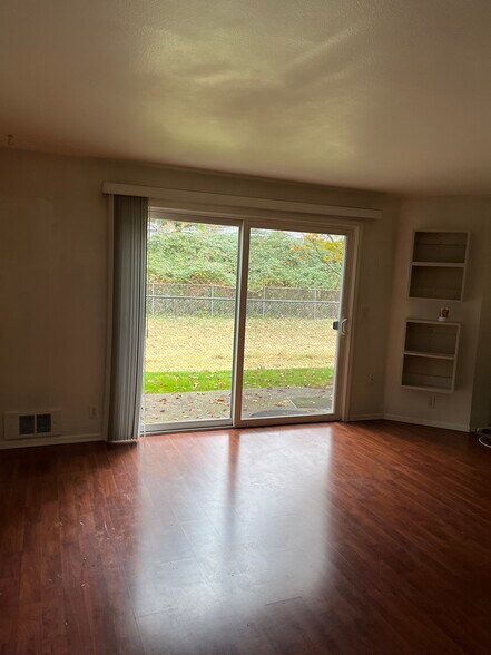 Building Photo - 1526 192nd St SE