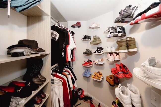 Building Photo - 10162 Benton Woods Dr