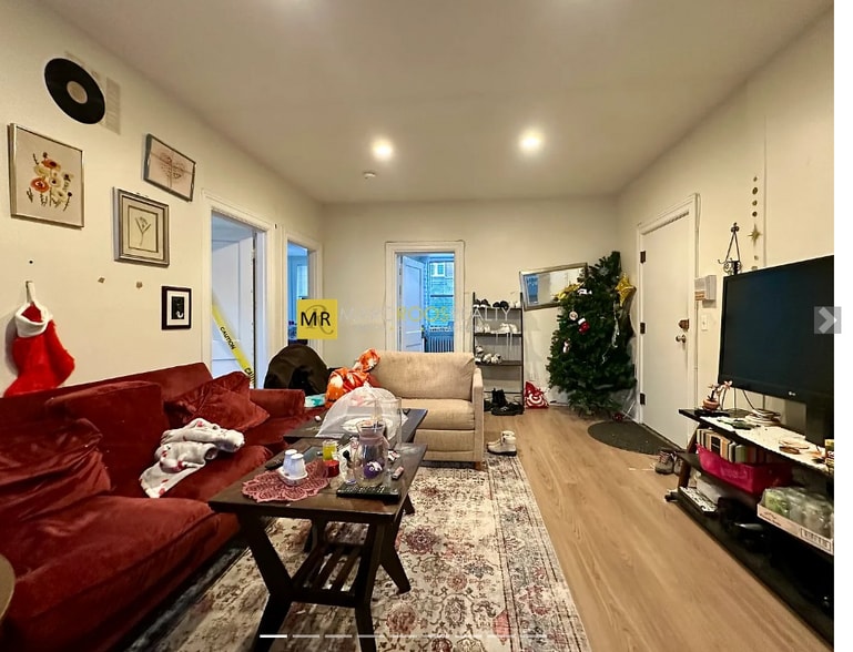 Building Photo - 18 Glenville Ave