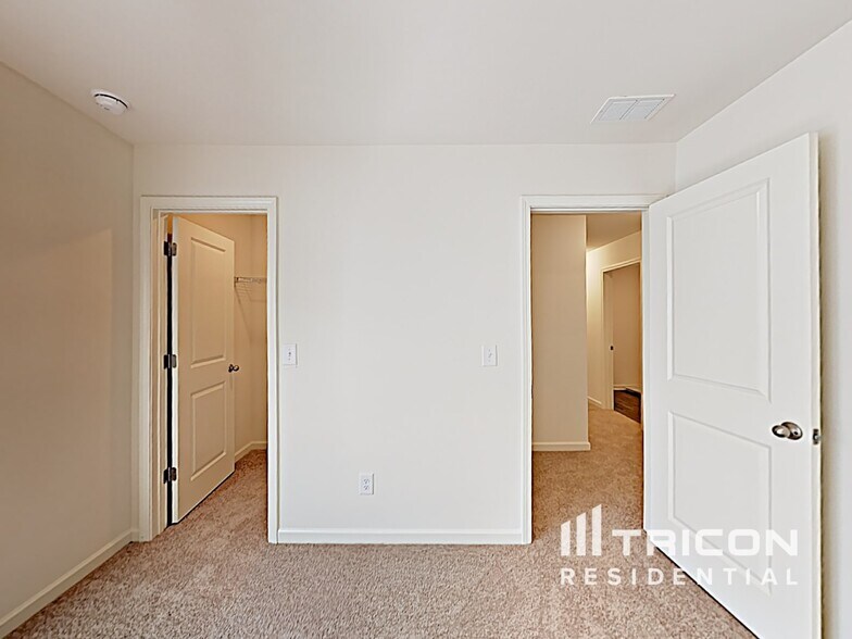 Building Photo - 315 Trail Winds Dr