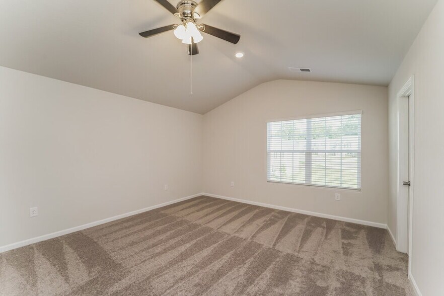 Building Photo - 8005 Moose Crk Dr