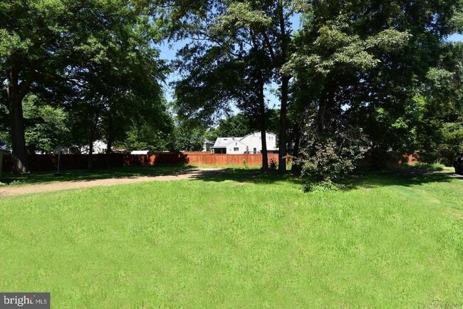 Building Photo - 8800 McNair Dr