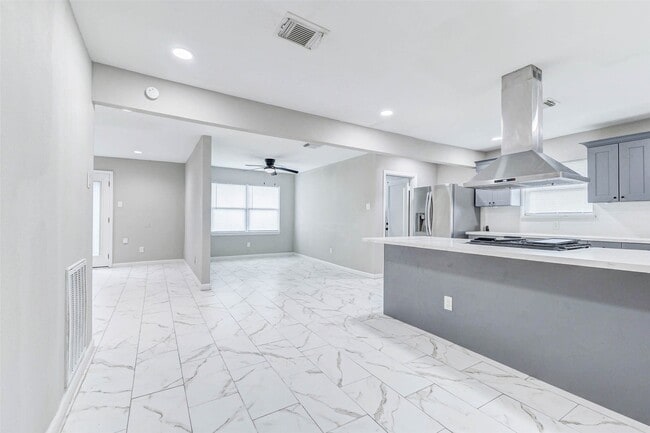 Building Photo - 5439 Lymbar Dr