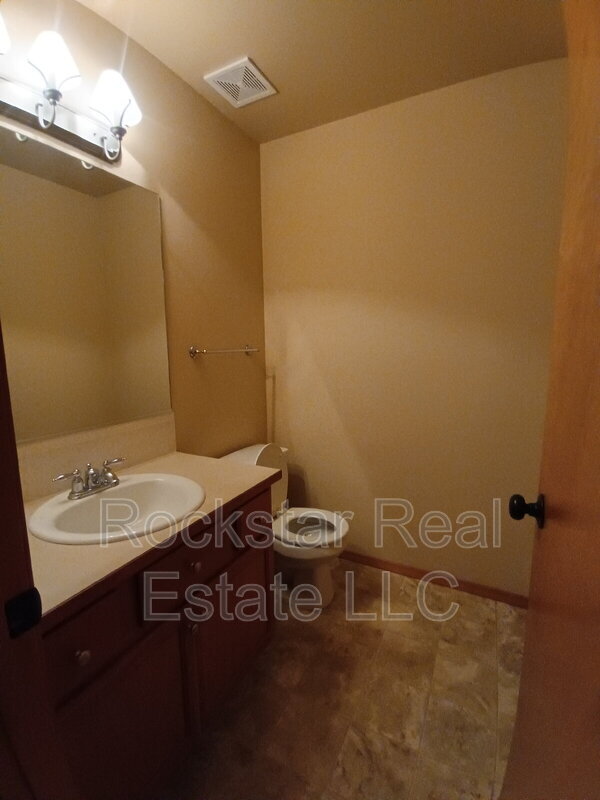 Building Photo - 6720 S Moran View St