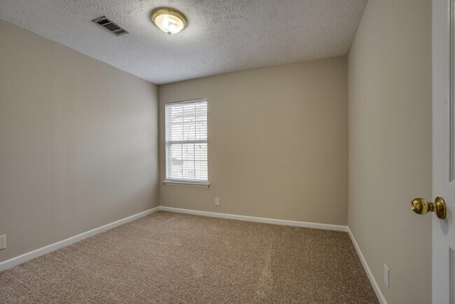 Building Photo - 7027 Penbrook Dr