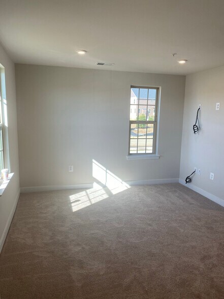 Building Photo - 8002 General Maxwell Dr