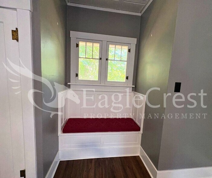 Building Photo - Beautifully Renovated Historic 3 Bedroom Home